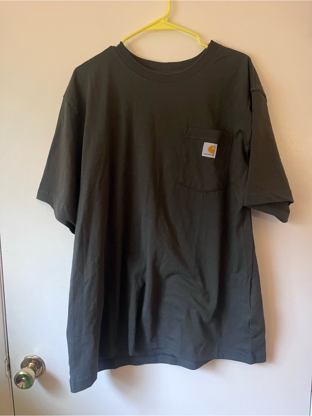 Carhartt Men's Relaxed Fit Black Short-Sleeve Pocket Tee with Logo Patch Size XL